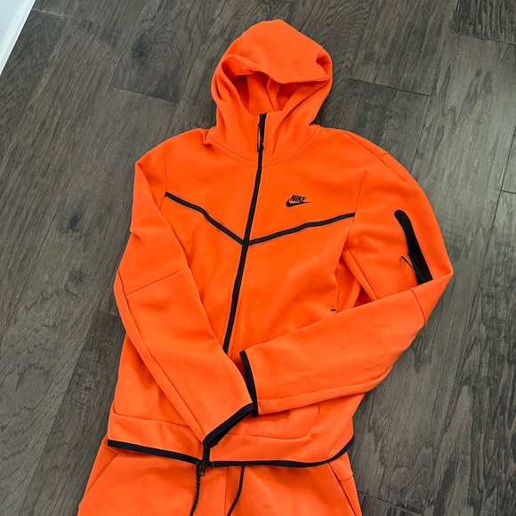 Electro Orange Nike Tech Fleece Full Zip Hooded Sweatshirt with matching Joggers - Picture 4 of 8